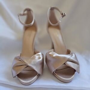 Kate Spade Bridal Bow Strappy High Heel Sandal. Satin. Size 7. Blush